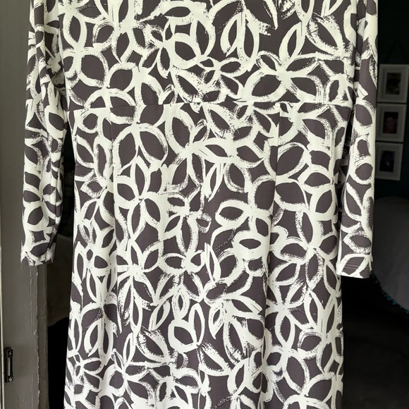 Beautiful dress. Never worn. Perfect for work, evening out or wedding/events - Picture 3 of 4